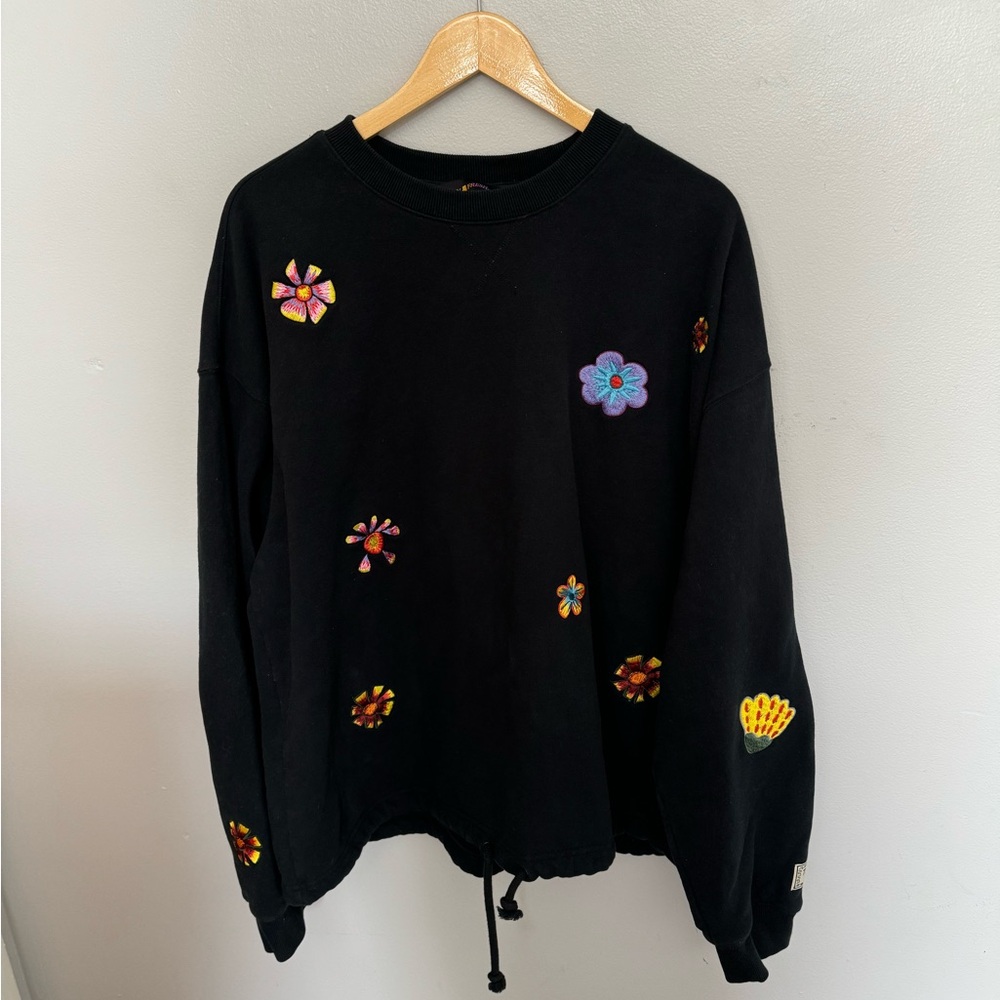 Teddy Fresh Floral Appliqué Crewneck